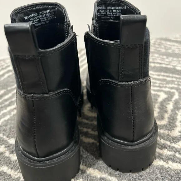 Time and tru ankle Chelsea boots size 6 - Picture 4 of 10